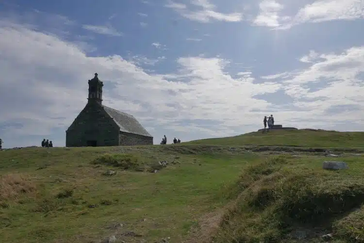 Le Mont Saint-Michel de Brasparts: Un joyau méconnu de la Bretagne